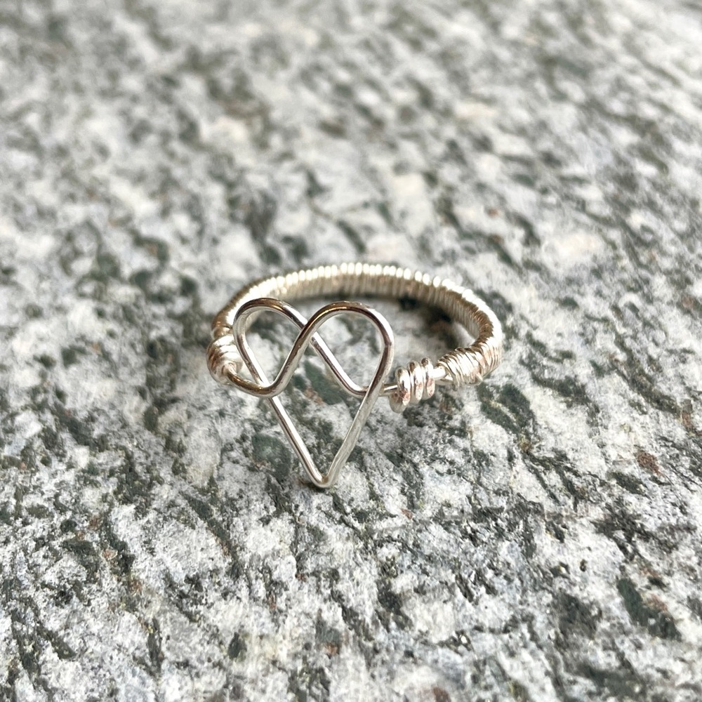 NWOT Artisan Silver Plated Heart Wire Wrapped Ring